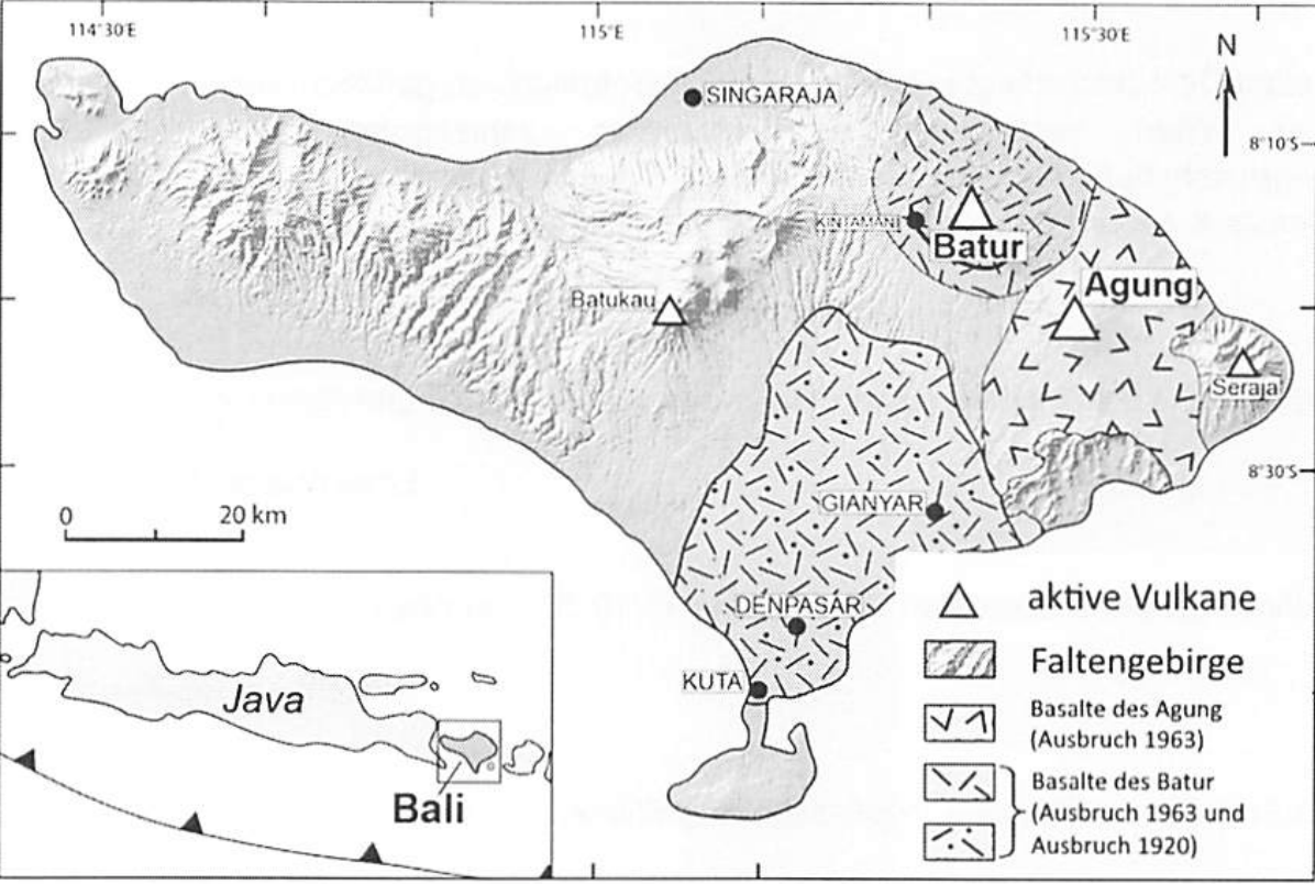 Karte der indonesischen Insel Bali mit aktiven Vulkanen, Faltengebirgen und Basaltgebieten.